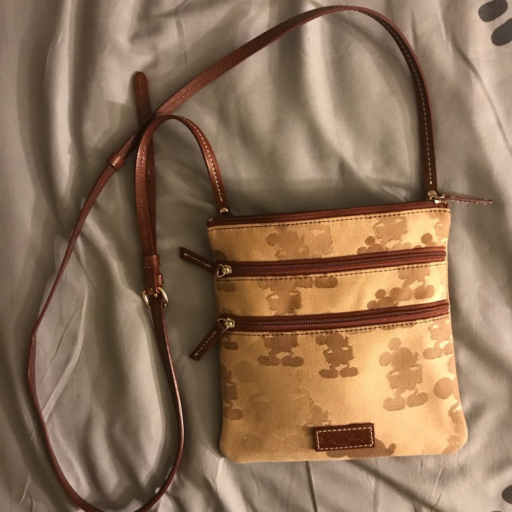 Dooney &Bourke